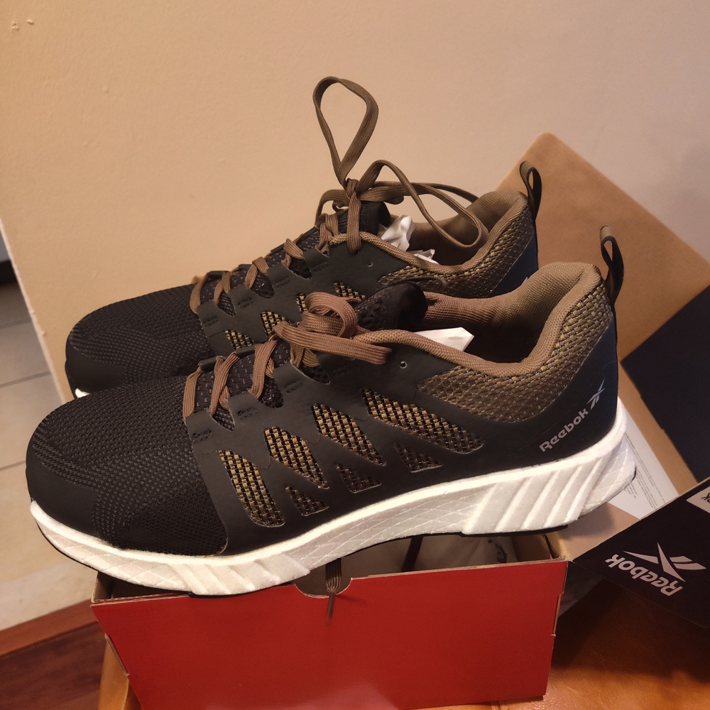 Reebok Fusion Flex Wave . Men's Black and Brown Running Shoes